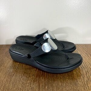 Crocs Sanrah Circle Wedge Flip Sandal Women’s Size 9 Black/Silver